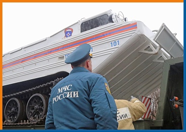 Жители Заокского получили гусеничный плавающий транспортёр на время половодья - 62ИНФО Жители Заокского получили гусеничный плавающий транспортёр на время половодья