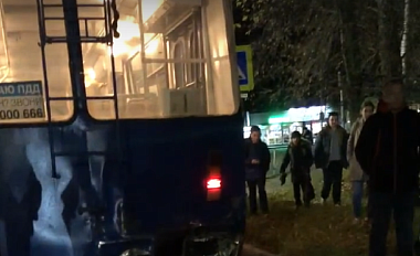 На окраине Рязани столкнулись троллейбус и внедорожник  - 62ИНФО На окраине Рязани столкнулись троллейбус и внедорожник