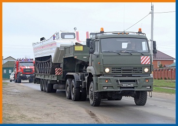 Жители Заокского получили гусеничный плавающий транспортёр на время половодья - 62ИНФО Жители Заокского получили гусеничный плавающий транспортёр на время половодья