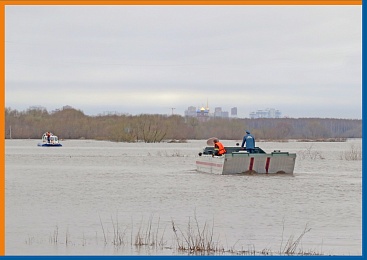 Жители Заокского получили гусеничный плавающий транспортёр на время половодья - 62ИНФО Жители Заокского получили гусеничный плавающий транспортёр на время половодья