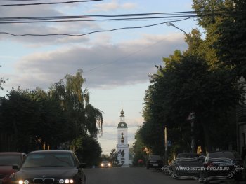 Вид на Вознесенскую церковь с одноименной улицы 