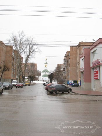Вид на Вознесенскую церковь с перекрестка Вознесенской и Грибоедова 