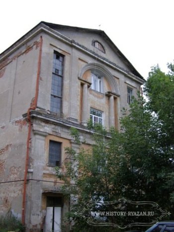 Церковь святой великомученицы Варвары (приспособленной под жилой дом) на Монастырской (Фурманова) улице, наши дни.
