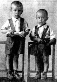 Евгений Каширин (слева). Пять лет. 1954 г.