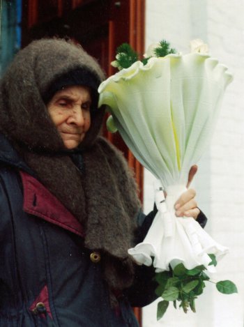 Матушка Мариамна встречает владыку Павла архиепископа Рязанского и Касимовского. 2 ноября 2003 г.