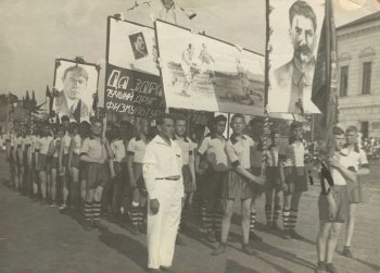 Физкультурный парад в Рязани. 1937 год. Слева на переднем плане Н.Чельцов