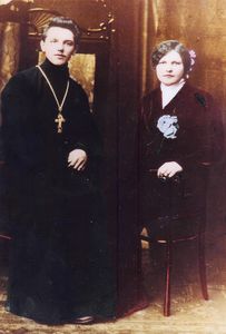 Священник Александр Цицеронов с супругой после назначения на приход, 1915 г.