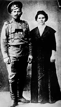 Чапаев с первой женой.