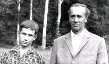 Дмитрий Михайлович Тверитинов с сыном Алексеем – автором очерка. 1960-е годы.