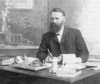 Степан Дмитриевич Яхонтов за работой с рукописями. 1898год