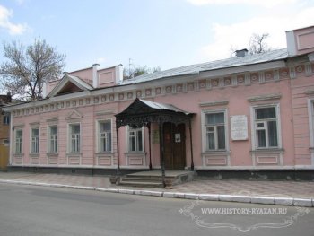 Административное здание, где жили рязанские губернаторы до 1917 года. Мальшинская (Свободы) улица, г.Рязань.