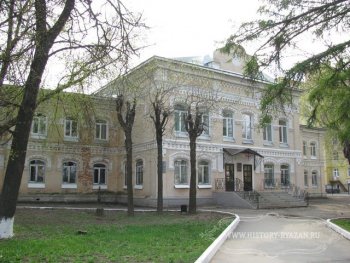 Здание бывшей Александровской учительской семинарии