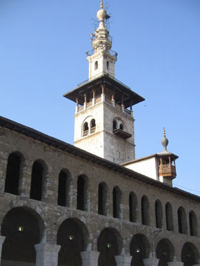 Тот самый белый минарет на восточной окраине Дамаска, где по преданию пророк Иса (Иисус) снизойдёт на землю.