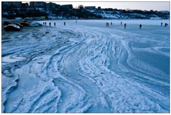 Природа открыто издевается над изобретателями «глобального потепления»: в феврале 2012 года впервые за последние 30 лет замёрзло Чёрное море.