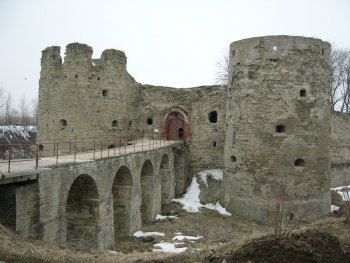 Каменный замок крепости Копорье.