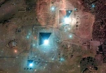 Компьютерное совмещение звёзд, образующих Пояс Ориона, и пирамид Гизы.