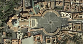 Собор святого Петра, площадь святого Петра и начало Via della Conciliazione на спутниковом снимке (спасибо Яндекс-картам).