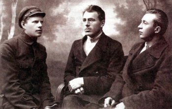 Председатель Совета рабочих депутатов и Совета Советов в 1917 году Н.В. Масалков (слева). Фотография 1920 года.