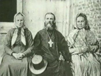 Иоанн Кронштадтский с сестрами Анной и Дарьей