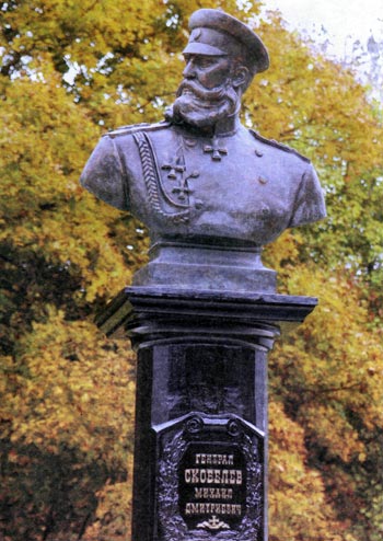 Памятник М. Д. Скобелеву в Рязани.