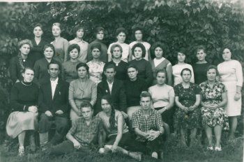 Группа учащихся СПТУ № 9. В.Н.Шишов во втором ряду второй слева. А.И.Шишова во втором ряду пятая слева. 60-е годы прошлого века.