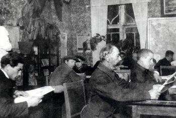 В читальном зале одной из рязанских библиотек, 1930-е годы.