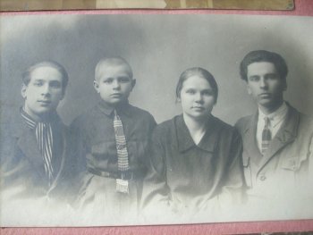 Андрей, Олег, Ольга и Анатолий Дельвиги.