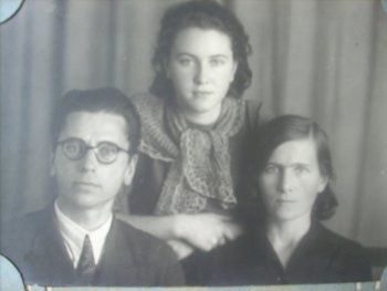 Анатолий Андреевич (мой дед) с семьёй. Октябрь 1941 года. Перед отправкой на фронт.