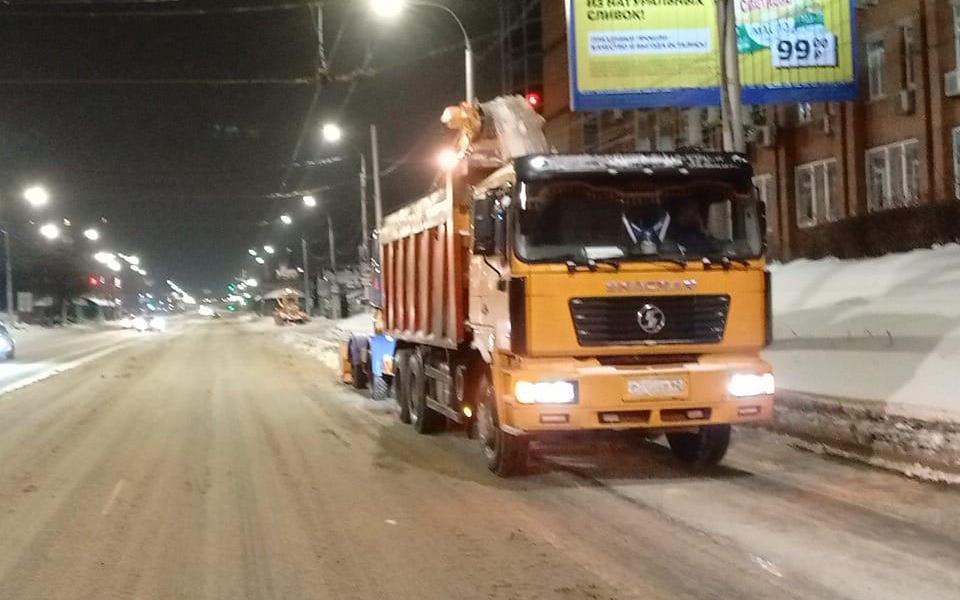 Более 5000 кубометров снега вывезли с улиц Рязани в ночь на 16 января   - 62ИНФО Более 5000 кубометров снега вывезли с улиц Рязани в ночь на 16 января   - 62ИНФО