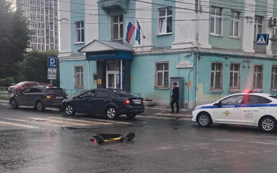 Подросток на электросамокате врезался в Ford Focus в Рязани - 62ИНФО Подросток на электросамокате врезался в Ford Focus в Рязани - 62ИНФО