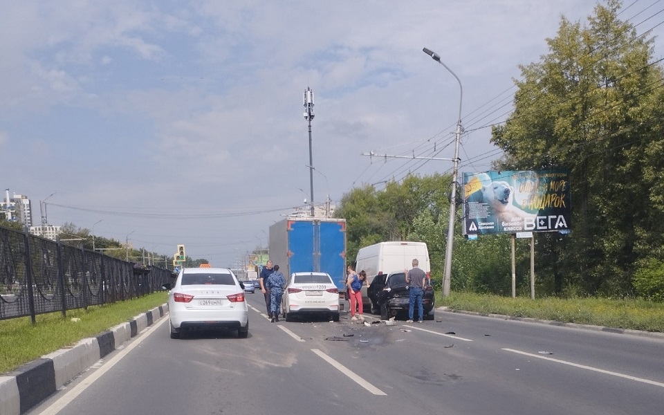 В Рязани на Московском шоссе произошло массовое ДТП на светофоре ...