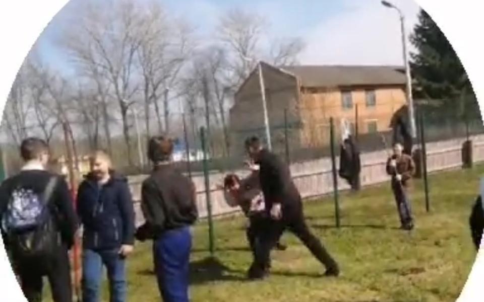 В Чучкове учитель физкультуры уволился после скандального видео  - 62ИНФО В Чучкове учитель физкультуры уволился после скандального видео  - 62ИНФО