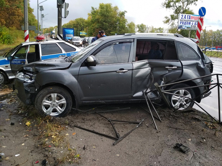 В Рязани фура врезалась в стоящий Lifan - 62ИНФО В Рязани фура врезалась в стоящий Lifan - 62ИНФО