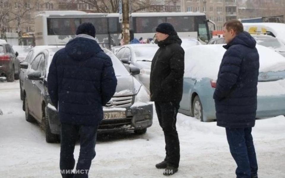 Мэр Рязани Артёмов проинспектировал уборку улиц от снега - 62ИНФО Мэр Рязани Артёмов проинспектировал уборку улиц от снега - 62ИНФО