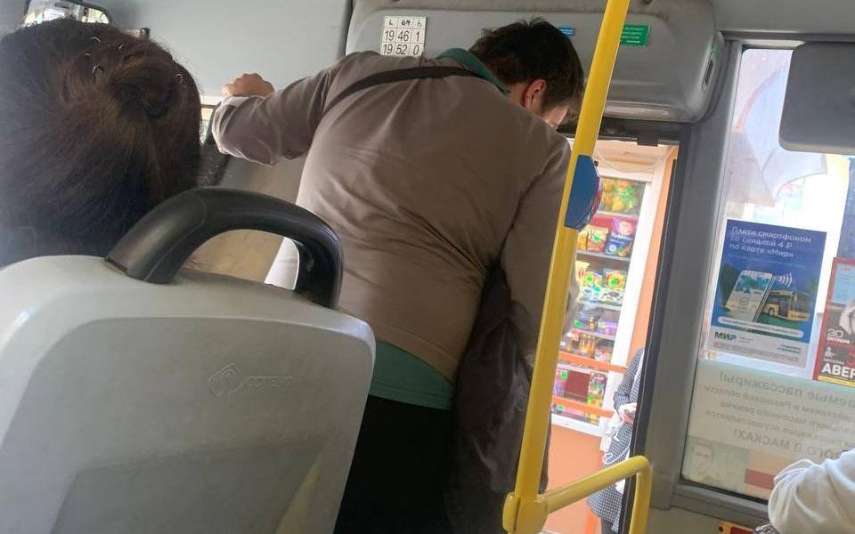 В маршрутке №49 в Рязани мужчина домогался до девушки  - 62ИНФО В маршрутке №49 в Рязани мужчина домогался до девушки  - 62ИНФО