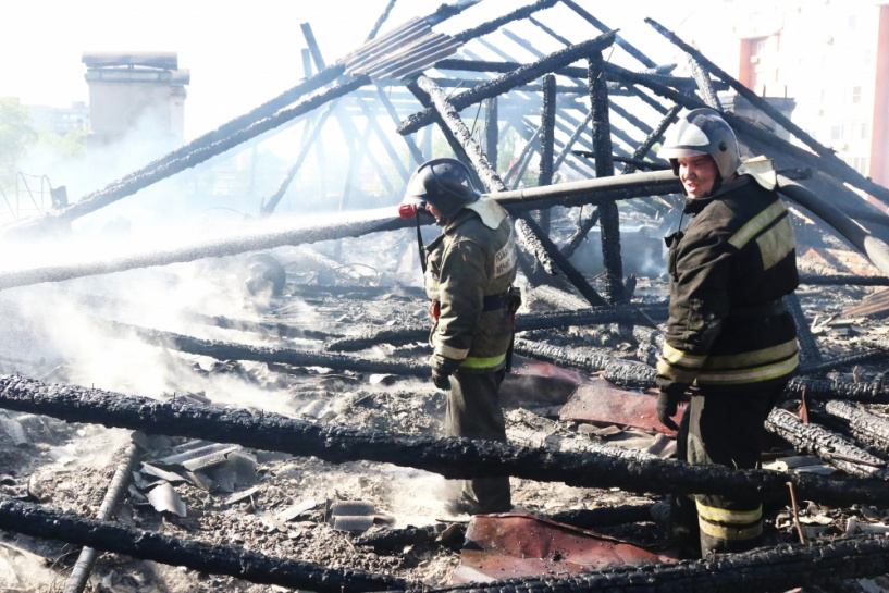 Крупный пожар на улице Грибоедова