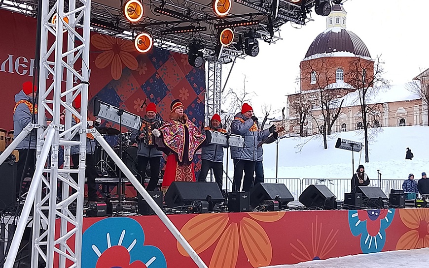 В центре Рязани развернулись масленичные гуляния