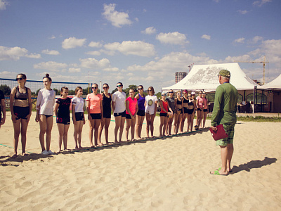 Рязанские волейболисты отметили День города пляжным турниром 