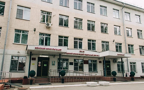В Рязани судебные приставы добились благоустройства остановки рядом с роддомом