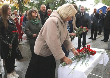 На фасаде РГУ имени Есенина установили мемориальную доску академику Анатолию Лиферову