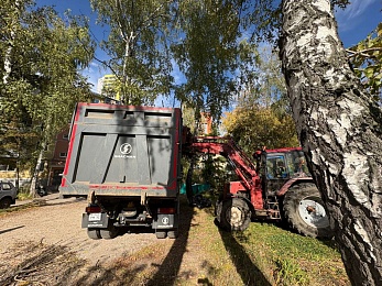 Более 200 рязанцев вышли на первый осенний субботник - 62ИНФО Более 200 рязанцев вышли на первый осенний субботник