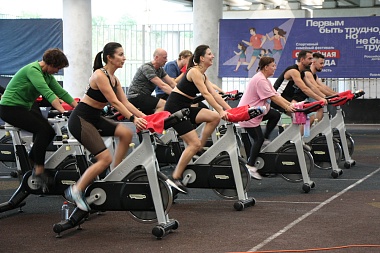 В рязанском Лесопарке отметили День физкультурника