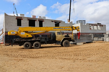 Чиновники осмотрели строительства школы и детсада в Рязани