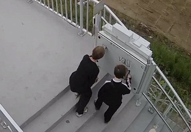 Вандалы трижды портили платформу для маломобильных граждан у Борковского карьера