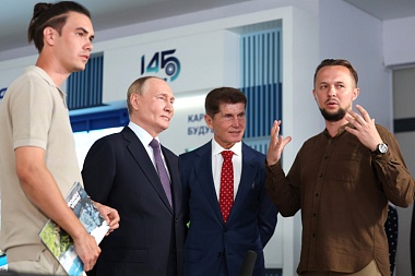 Путин посетил первый филиал НЦ «Россия» во Владивостоке