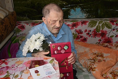 Труженику тыла Ивану Чукову вручили юбилейную медаль «80 лет Победы» 