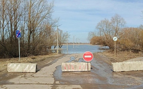 В Борках перекрыли движение по участку дороги