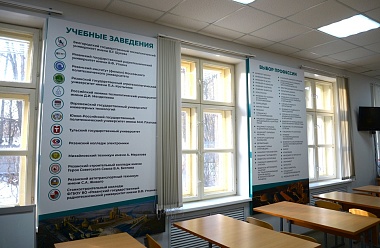 В Октябрьской школе №2 в Михайловском районе обновили классы