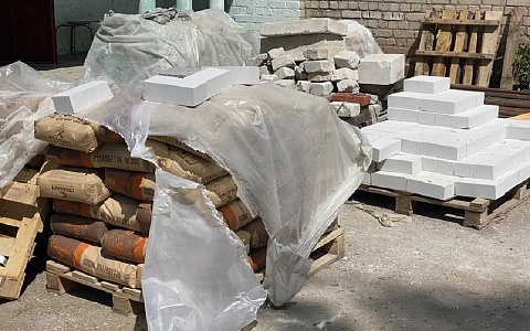 Подрядчик на три месяца задержал начало ремонта дома в Захаровском округе