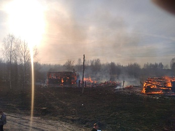 Прокуратура контролирует проверку обстоятельств пожара в Ветчанах